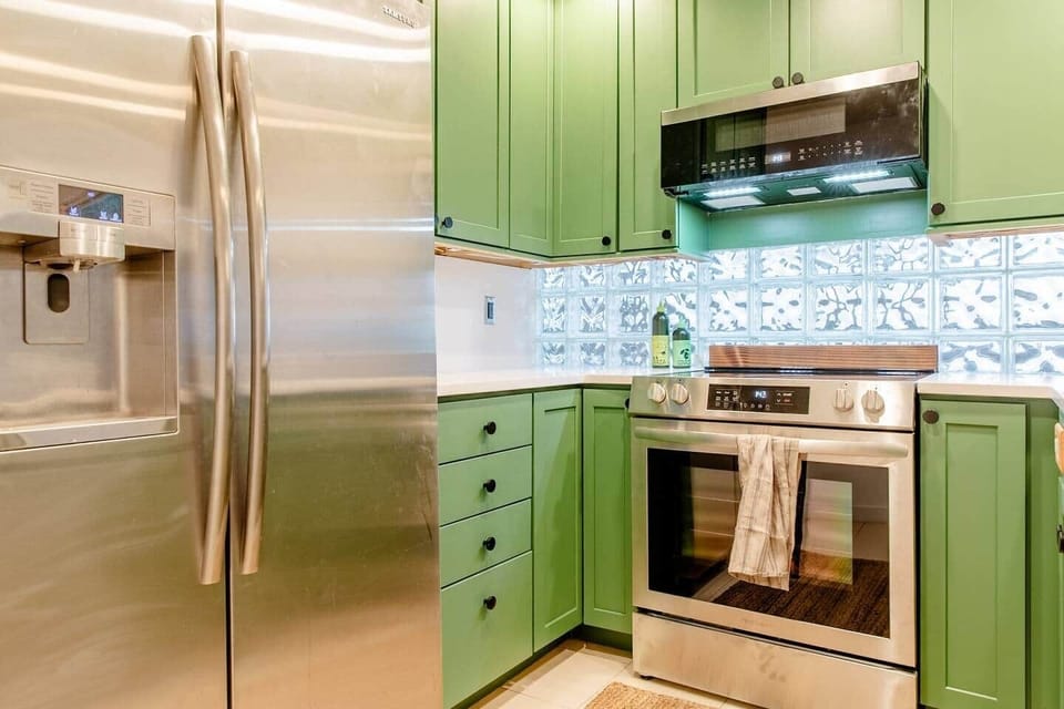 Full kitchen