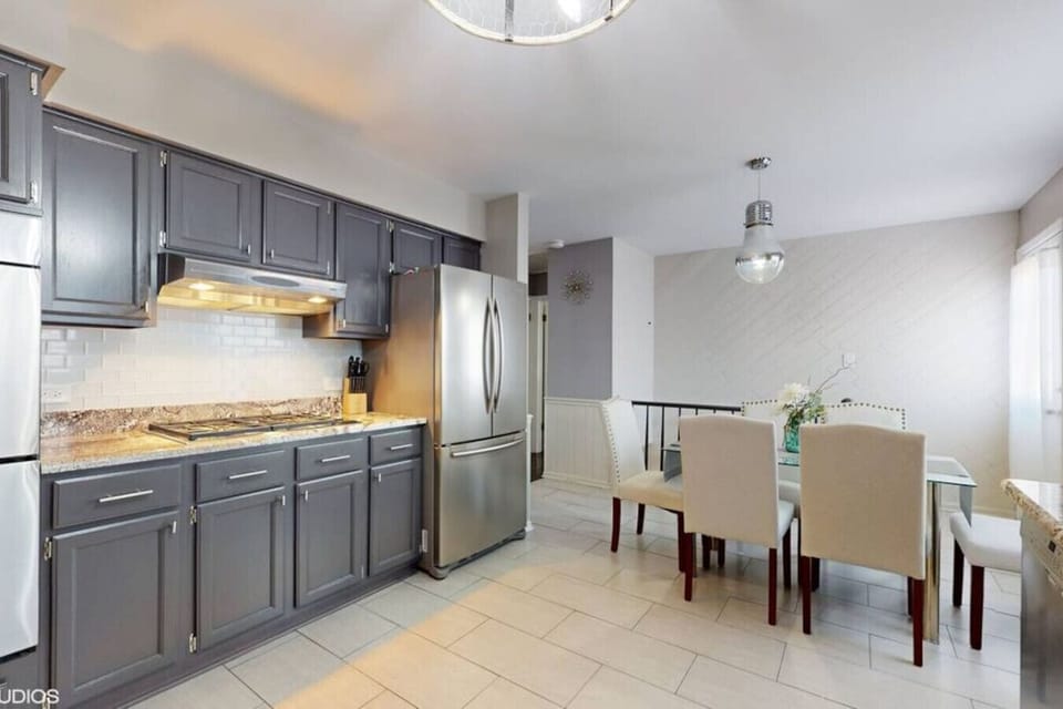 Convenient open space for cooking and enjoying meals