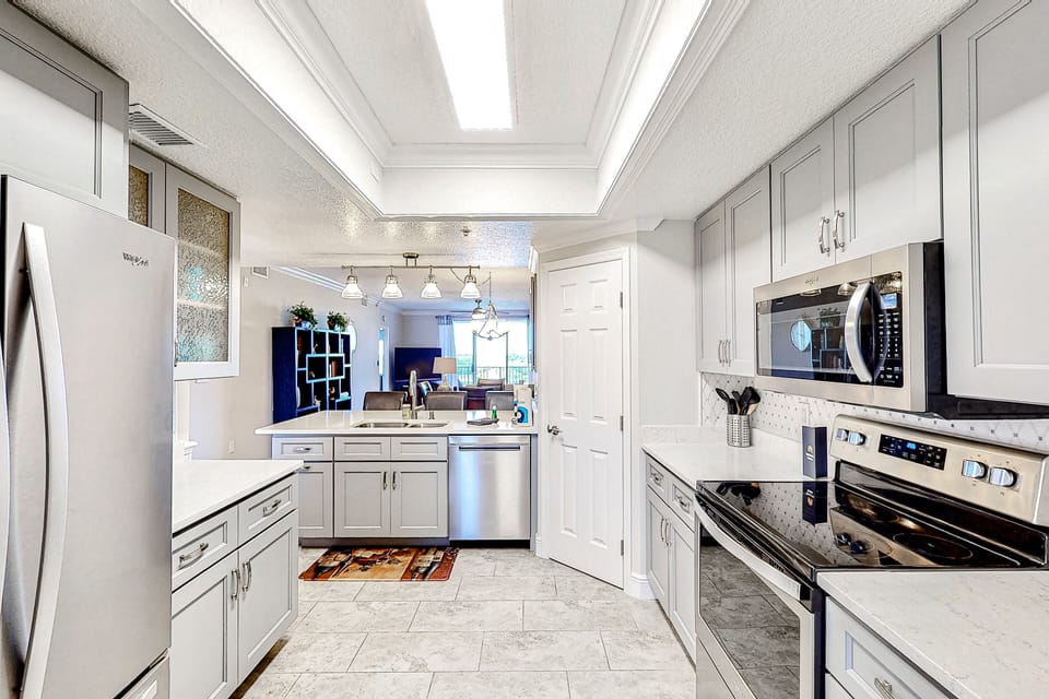 Fully equipped kitchen with sleek modern updates!