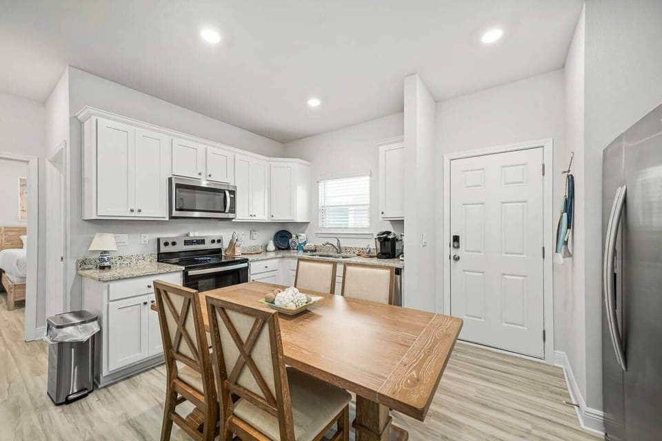 2nd Kitchen area with dining table in the Mother-in-Law Suite