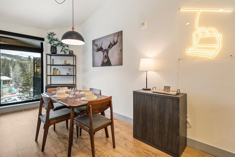 Dinning Table Seating For 4 with Amazing Views