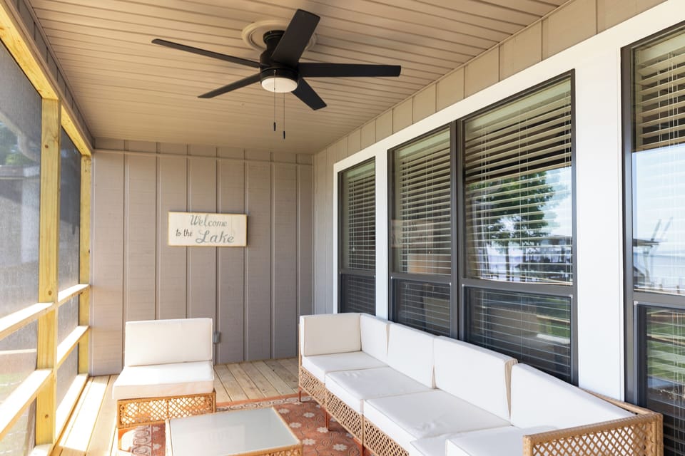 Screened in porch 