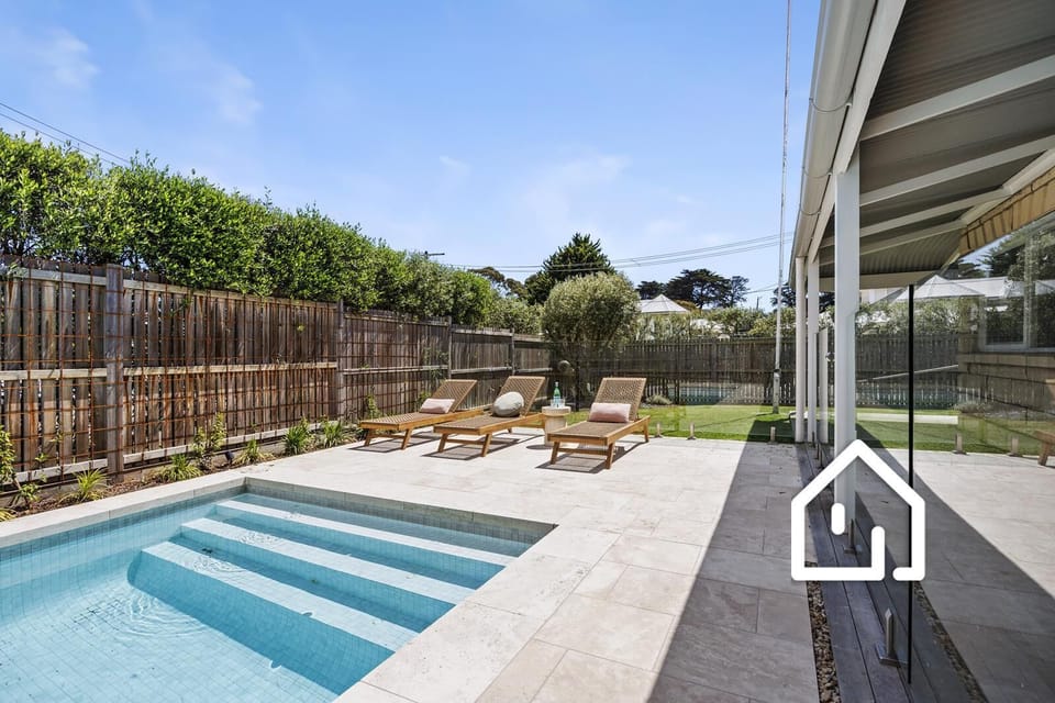 Fully fenced, perfect for your hypoallergenic dog upon prior approval.
