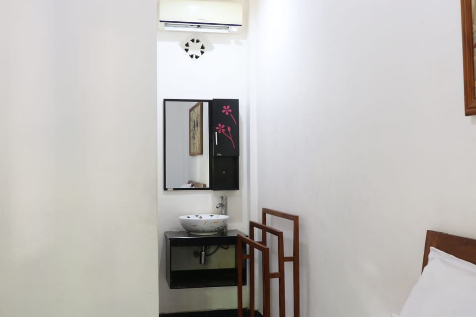 Basic Double or Twin Room, Balcony, City View | Desk, WiFi (free)