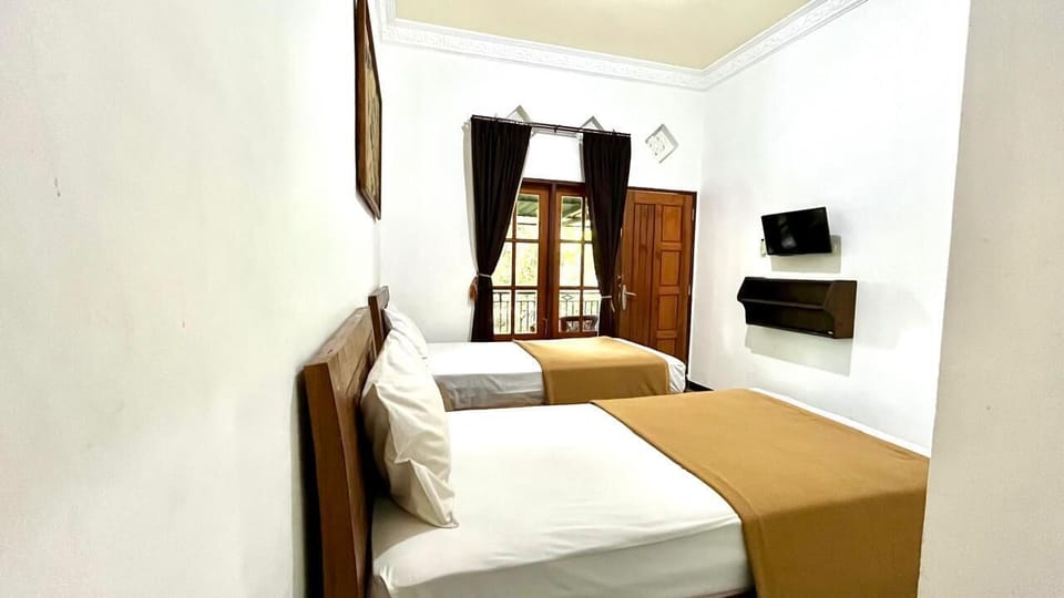 Basic Double or Twin Room, Balcony, City View | Desk, WiFi (free)