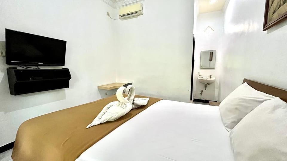 Basic Double or Twin Room, Balcony, City View | Desk, WiFi (free)