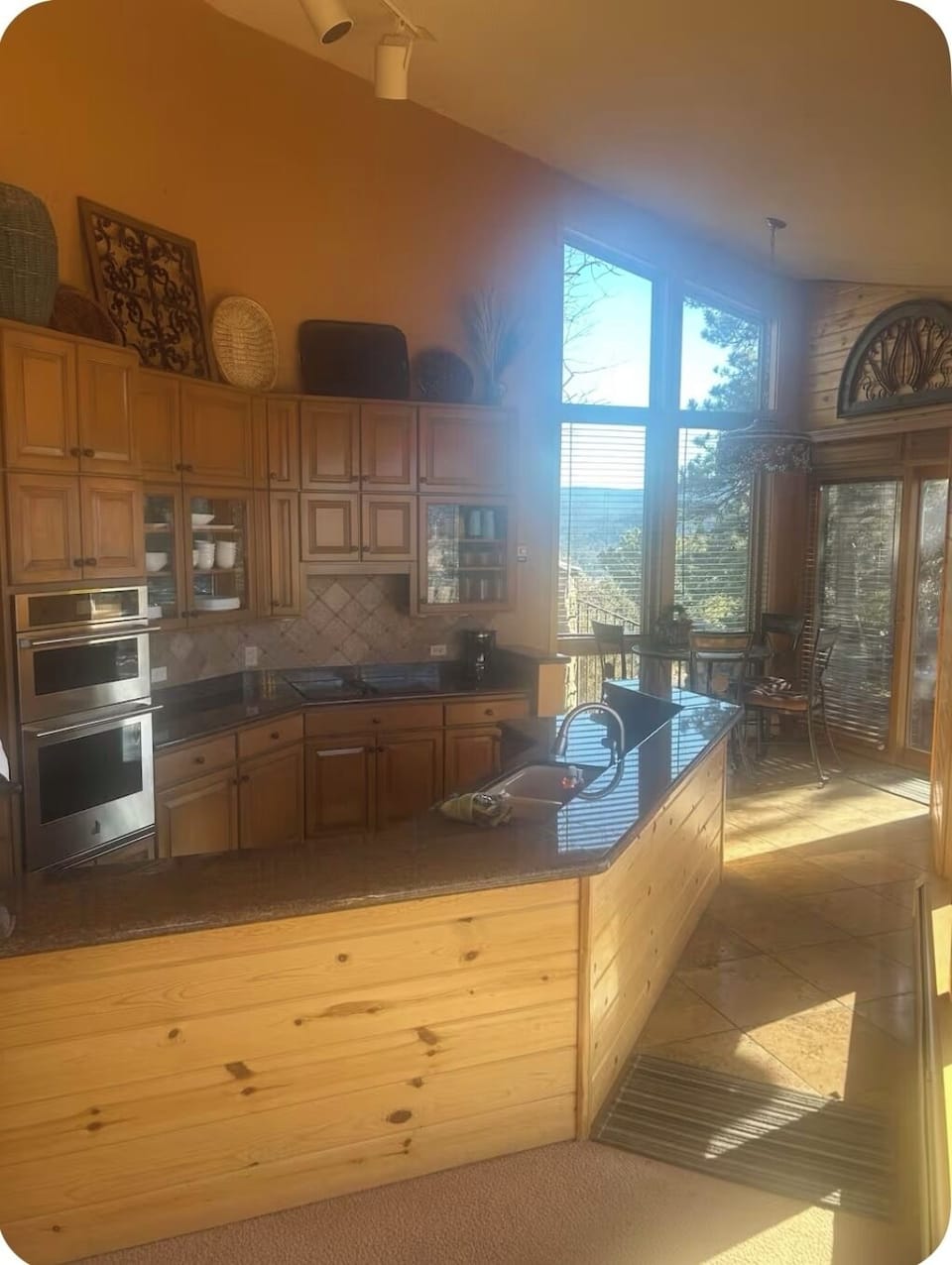 Full kitchen