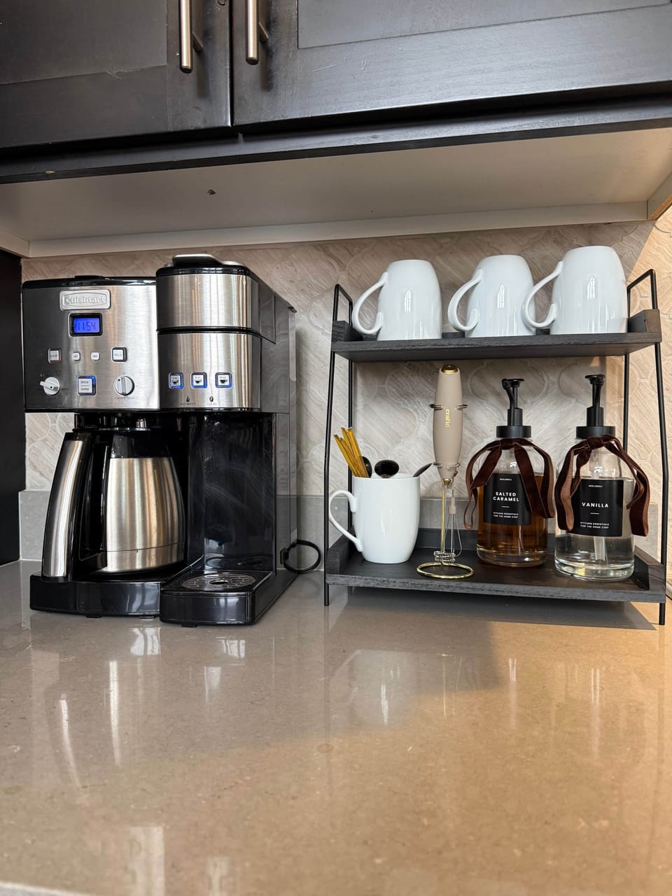 Coffee bar with drip and Keurig 