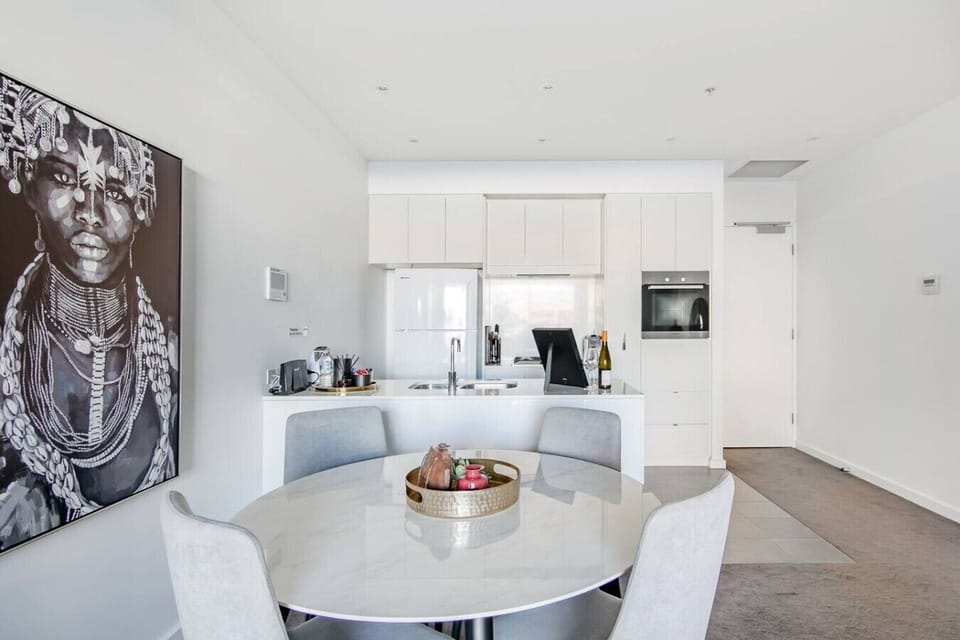 IMMERSE yourself in understated, classic style with a boho edge. CAPTIVATING ARTWORK, quality appliances & all the comforts of home.