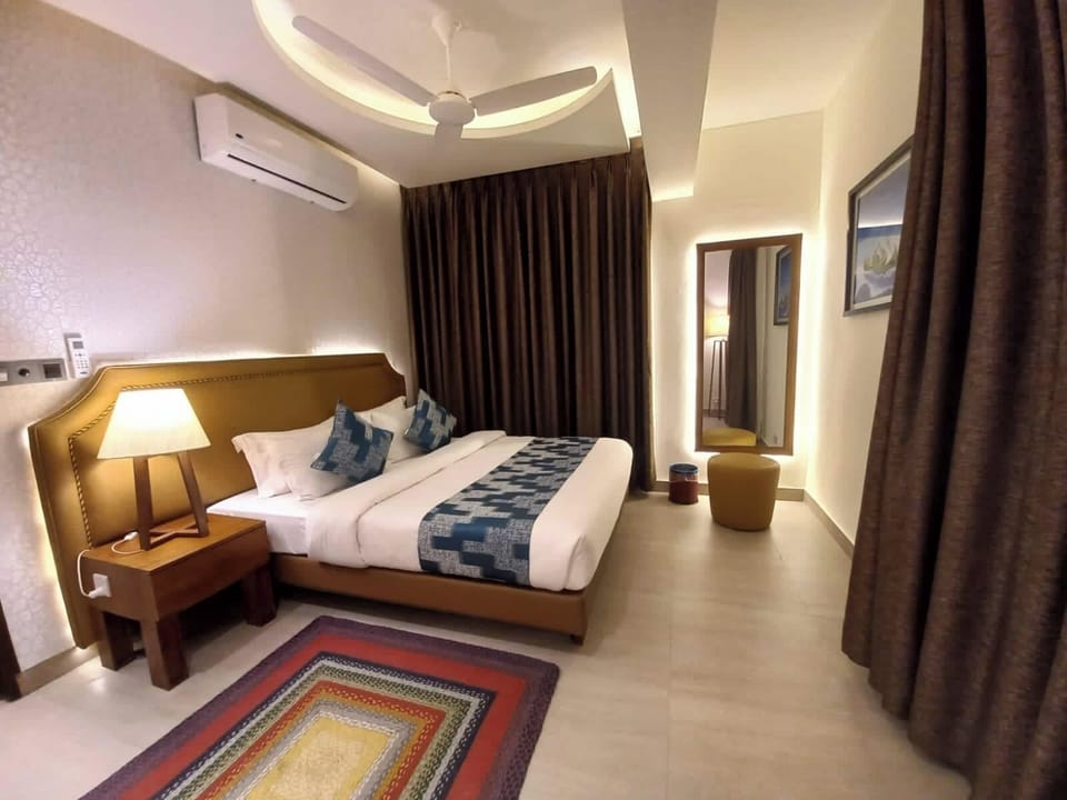 Deluxe Double Room, Balcony, City View | Soundproofing, free WiFi