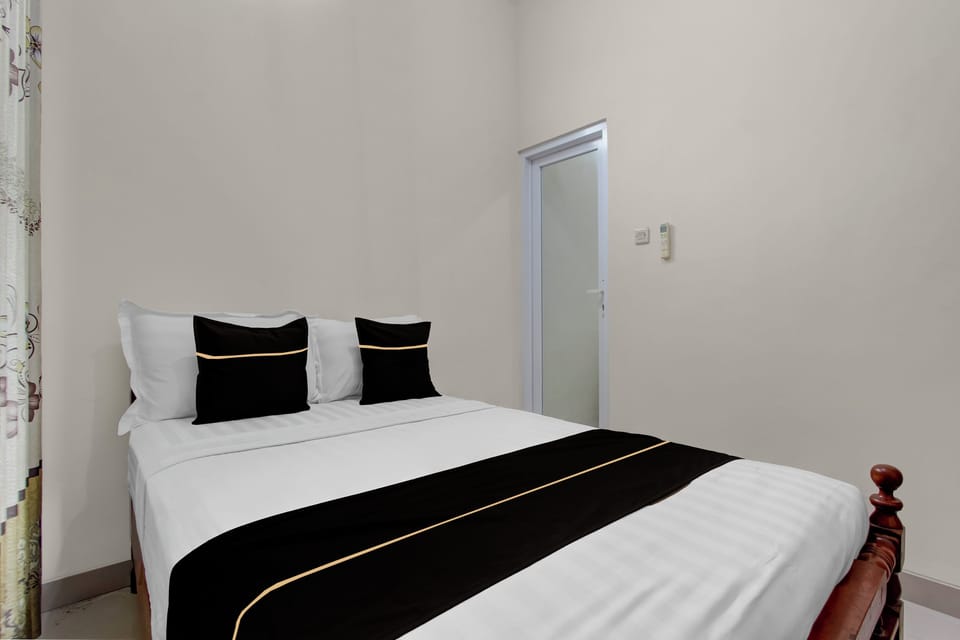Deluxe Double Room | Free WiFi, bed sheets