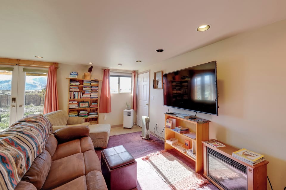 Hot Springs Vacation Rental | Studio | 1BA | 1,200 Sq Ft | Small Step to Enter