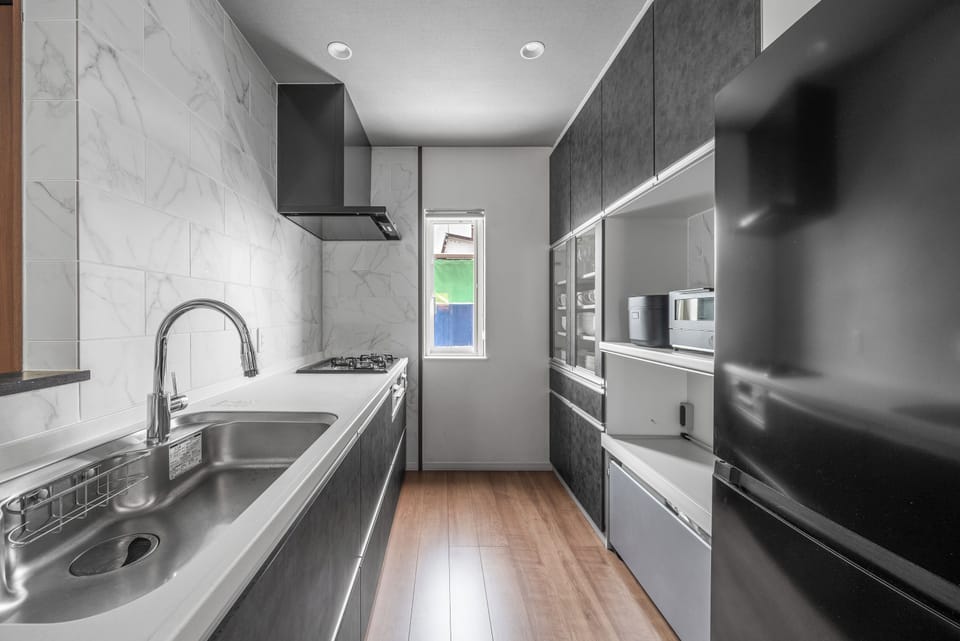 Fridge, microwave, stovetop, electric kettle