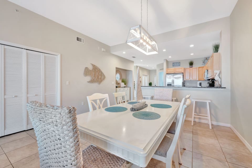 Family Condo, 3 Bedrooms, Beachfront | In-room dining
