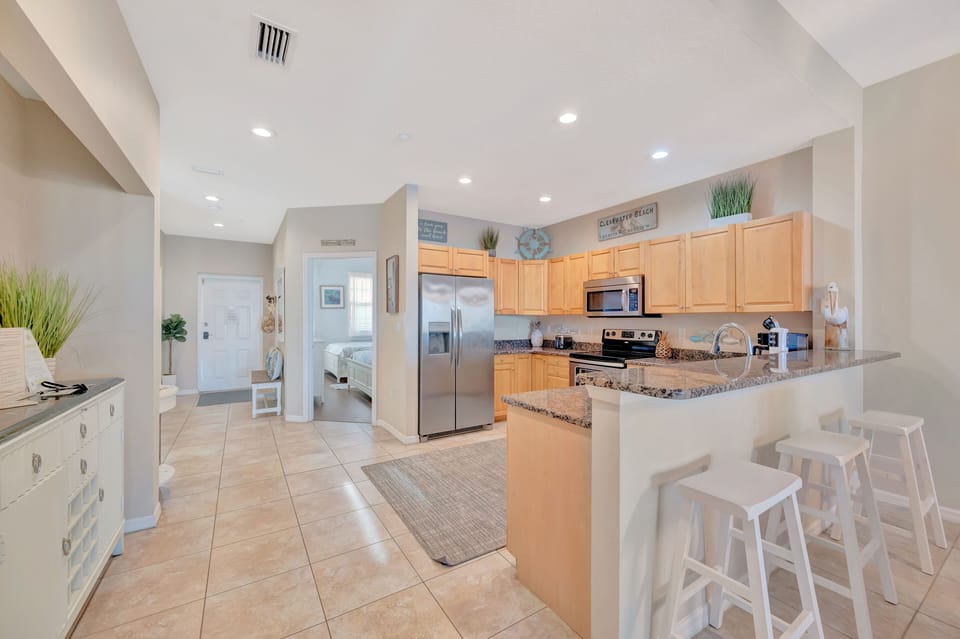 Family Condo, 3 Bedrooms, Beachfront | Private kitchen