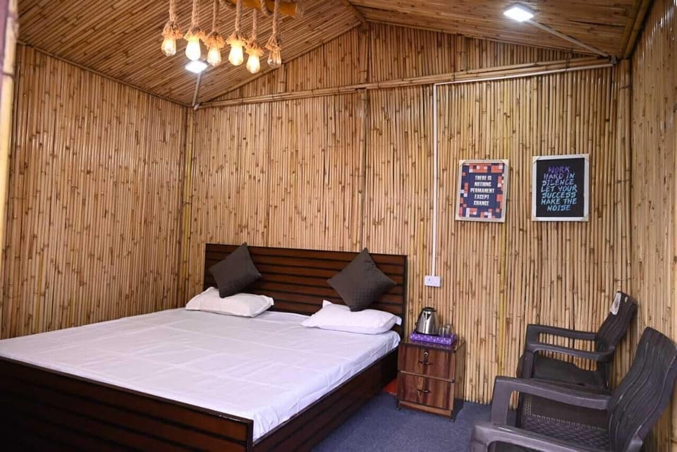 Cottage | Rollaway beds, free WiFi, bed sheets