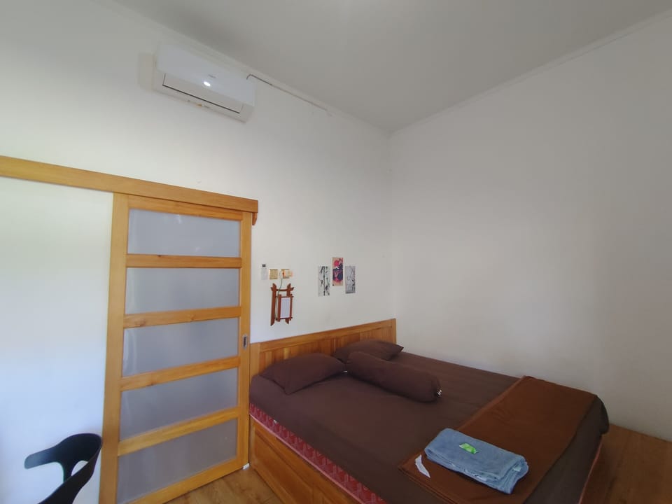 Standard Double Room | WiFi (free), bed sheets