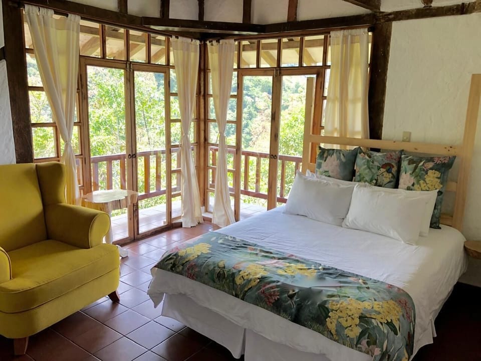 Deluxe Suite, Garden View | WiFi (free)