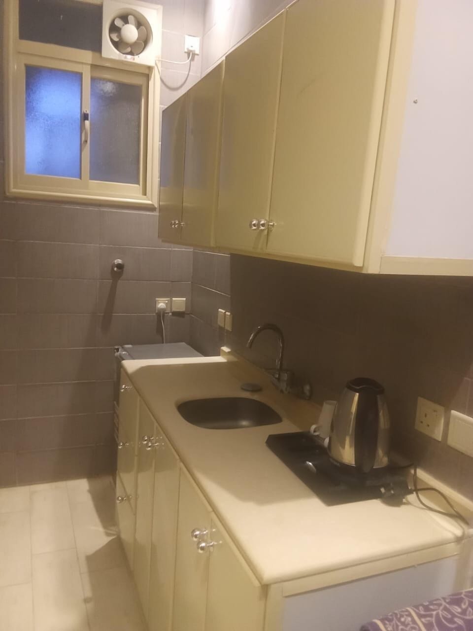 Economy Double Room | Private kitchen | Mini-fridge, microwave, oven