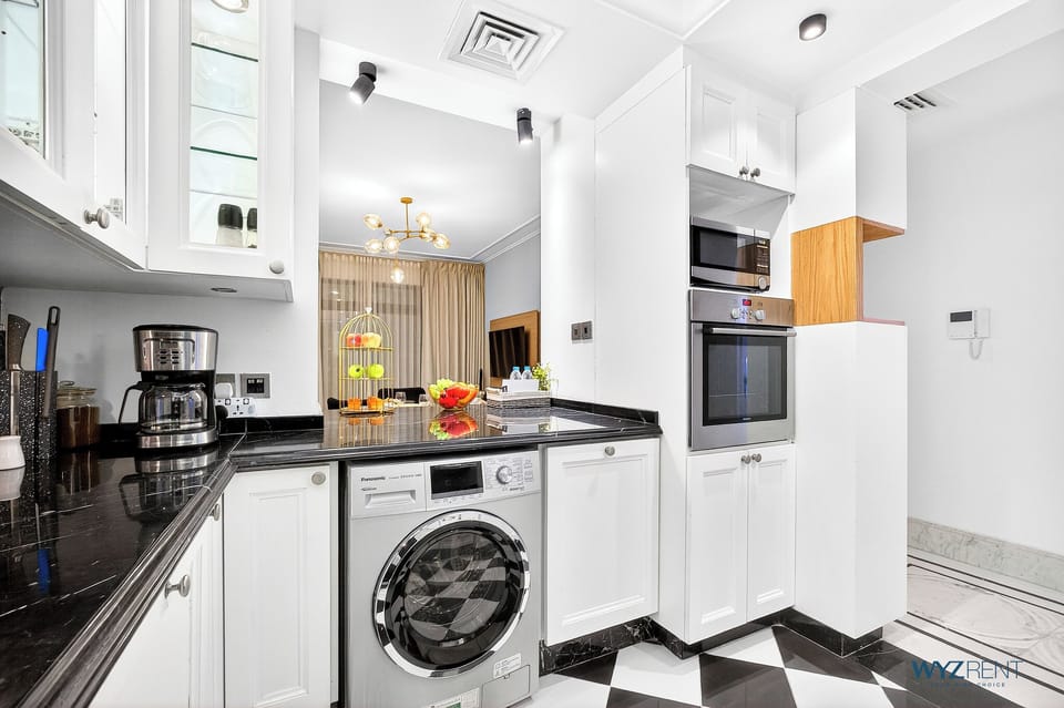 Standard Apartment, City View | Private kitchen | Full-size fridge, microwave, oven, stovetop