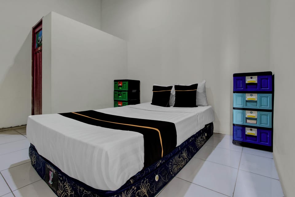Standard Double Room | WiFi (free), bed sheets