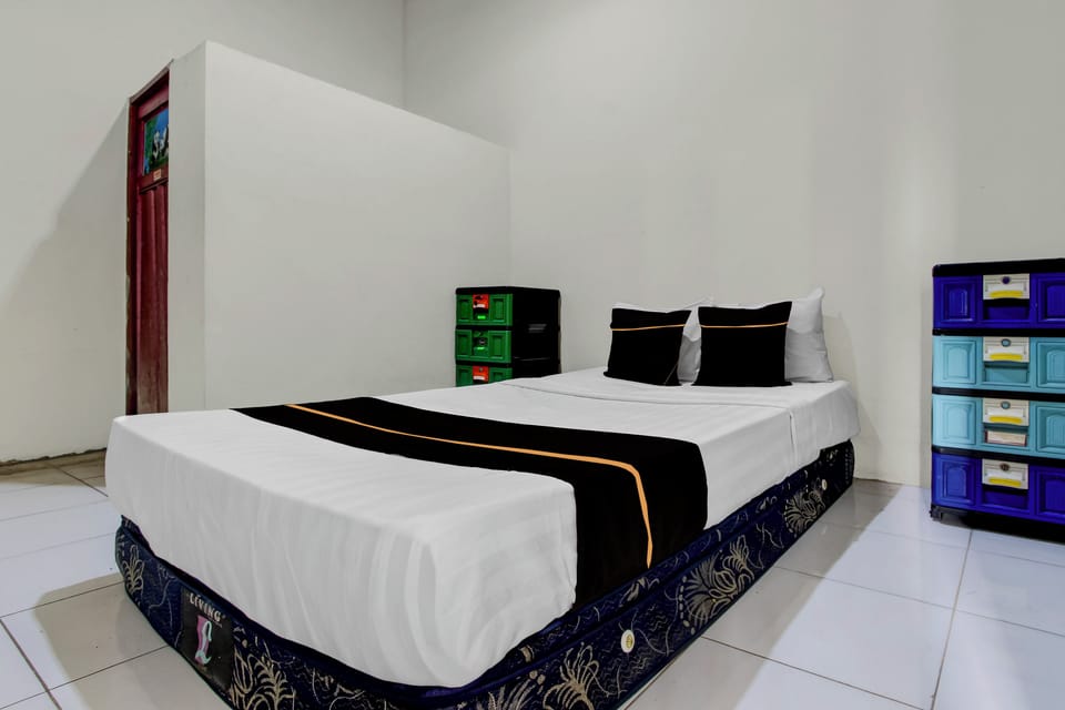 Standard Double Room | WiFi (free), bed sheets