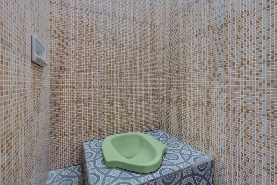 Standard Double Room | Bathroom | Shower, towels