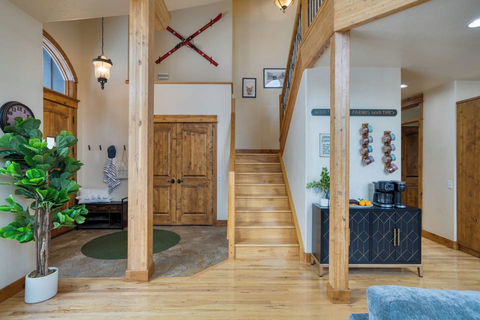 Main Entrance and staircase.
