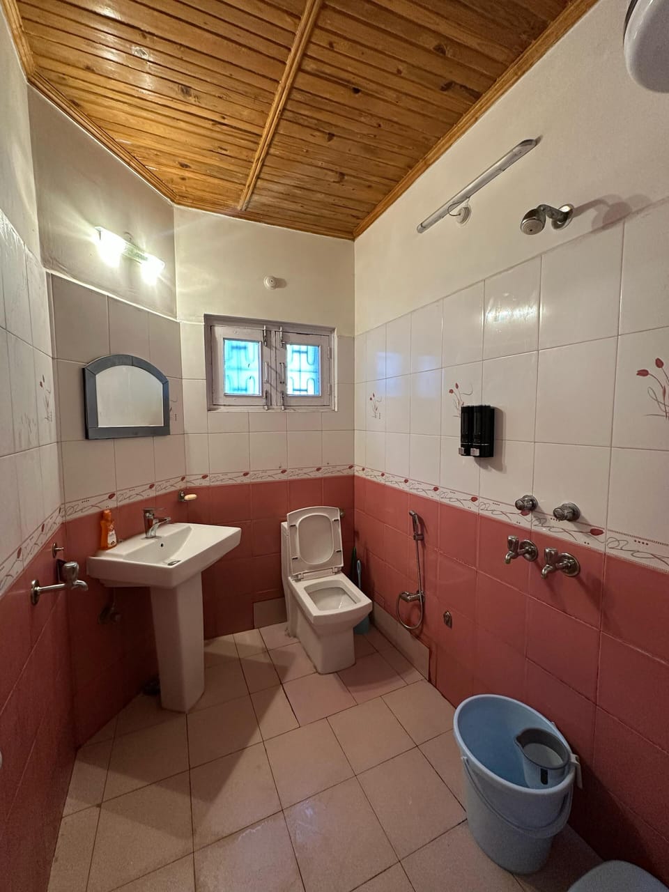 Family Room | Bathroom | Shower, free toiletries, slippers, towels