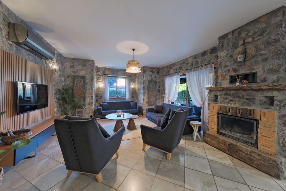 Exclusive Villa, 4 Bedrooms, Garden View | Living area