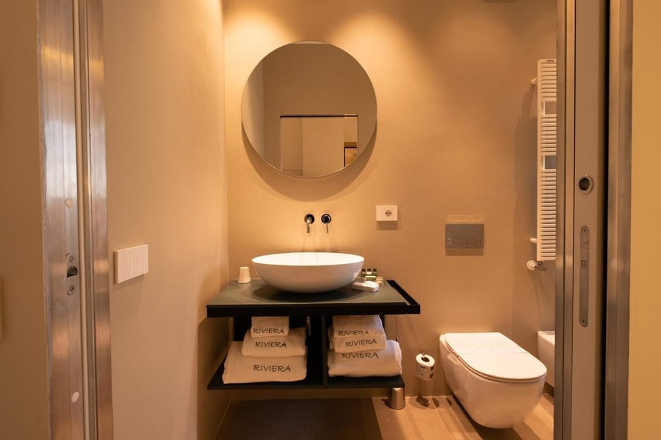 Superior Double Room, Balcony, City View | Bathroom | Bathrobes, slippers, bidet