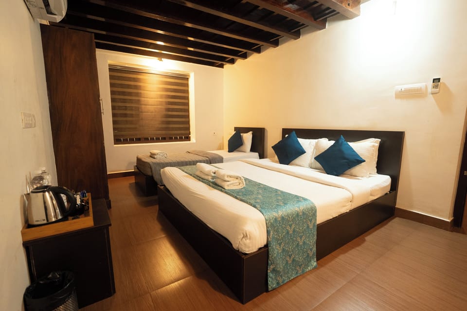 Premier Room, Balcony, Hill View | Desk, free WiFi