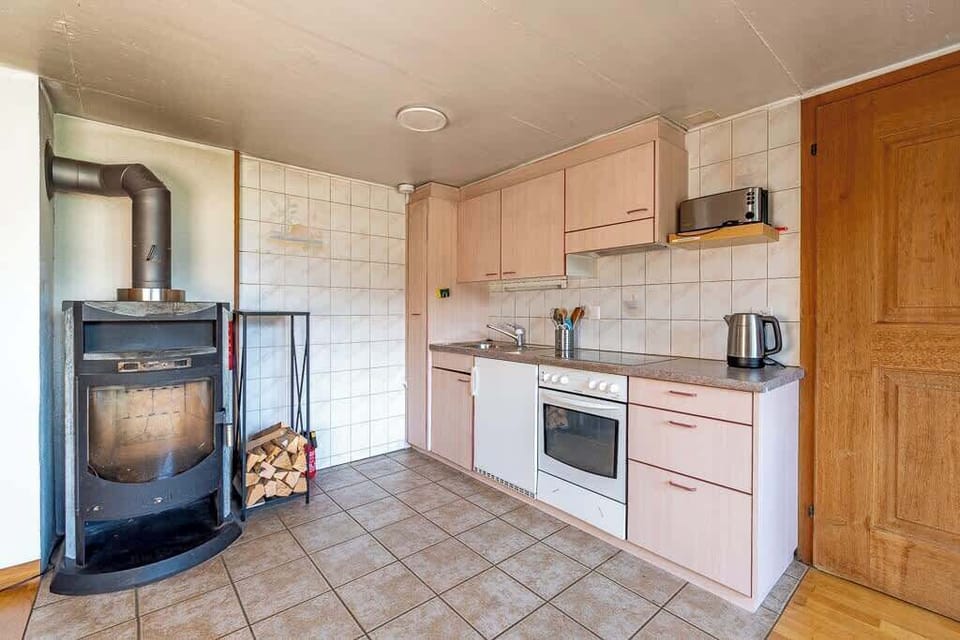 Well-equipped kitchen with Swedish stove and dining space

