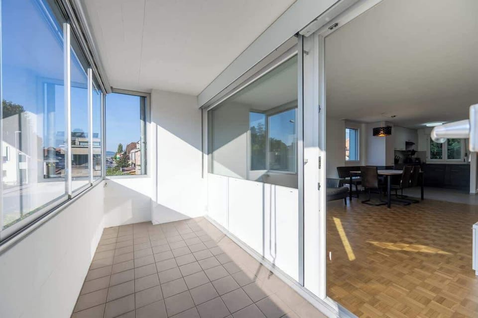 Long balcony with outdoor space