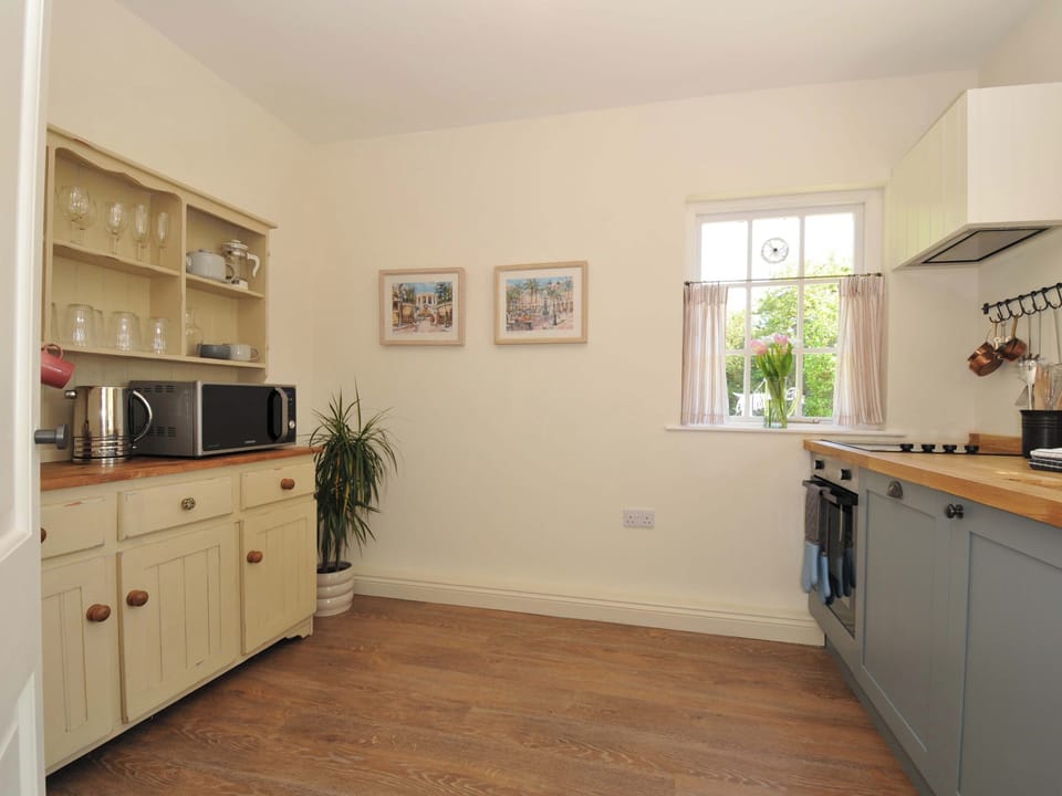 Cottage | Private kitchen | Fridge, microwave, dishwasher, toaster