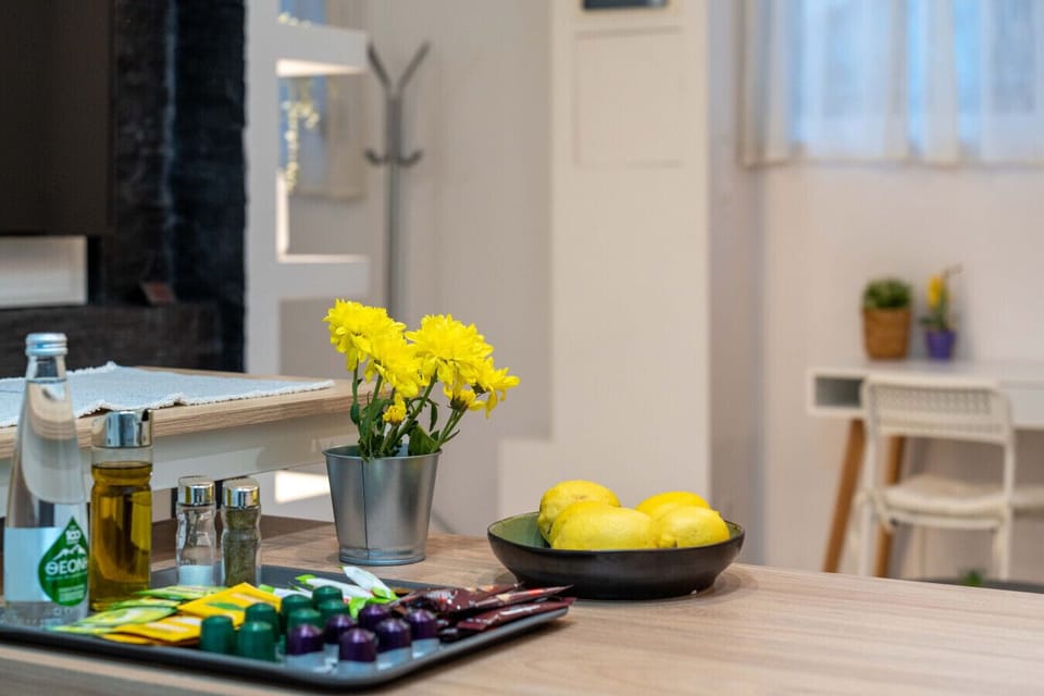 Warm kitchen details with flowers, lemons, and Mediterranean touches adding freshness to the space.