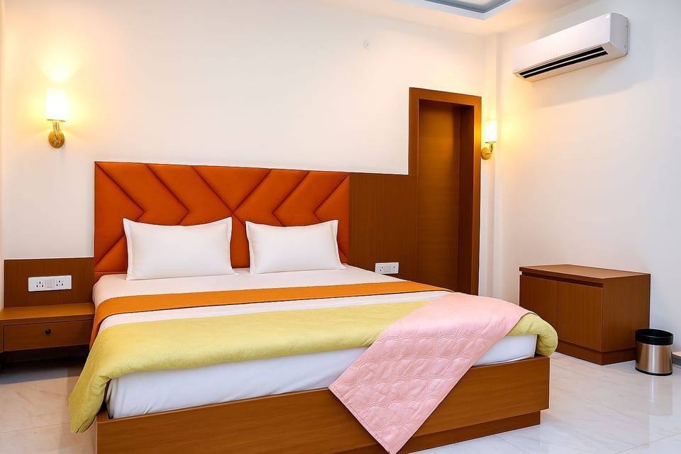 Luxury Room | In-room safe, soundproofing, free WiFi, bed sheets