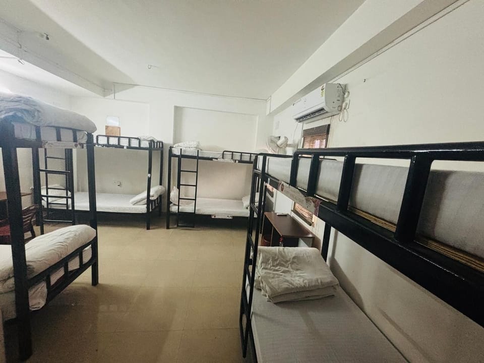 Shared Dormitory | Free WiFi