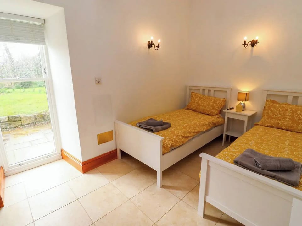 Twin Bedroom