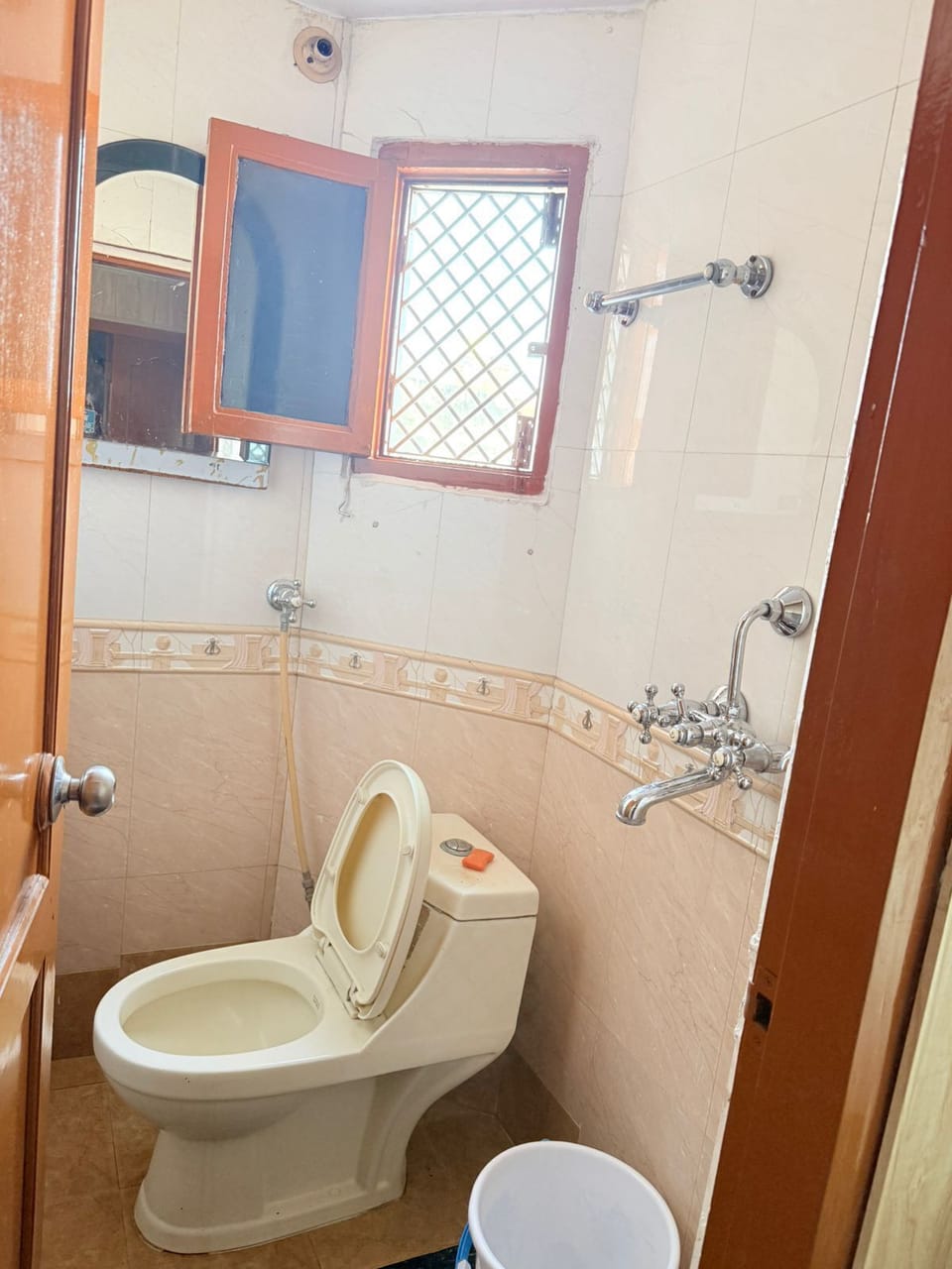 Deluxe Room | Bathroom | Bathrobes, bidet, towels, soap