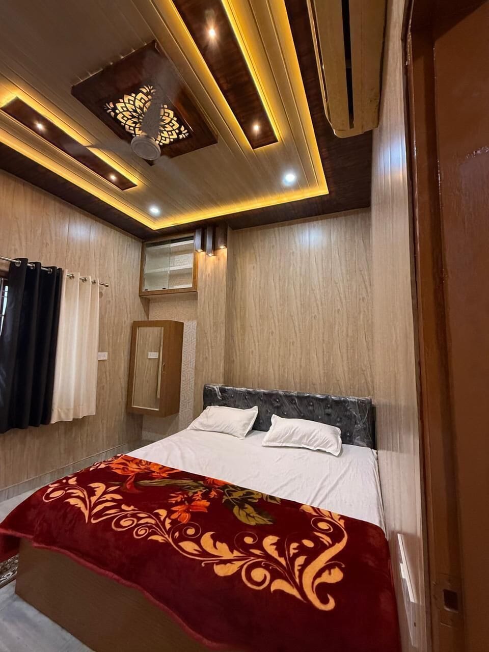 Deluxe Studio, Park View | Bathroom | Bathrobes, bidet, towels, soap