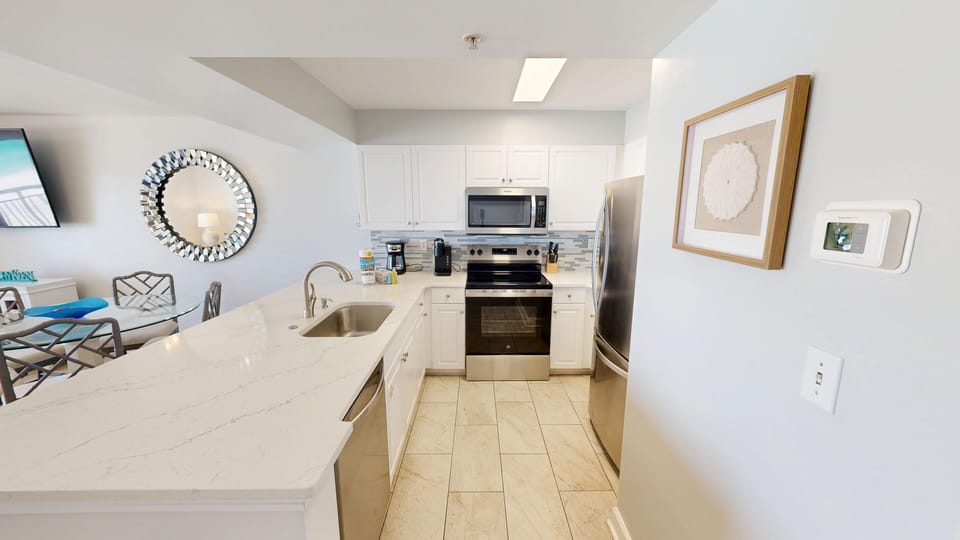 Condo, 2 Bedrooms | Private kitchen | Fridge, oven, stovetop, coffee/tea maker