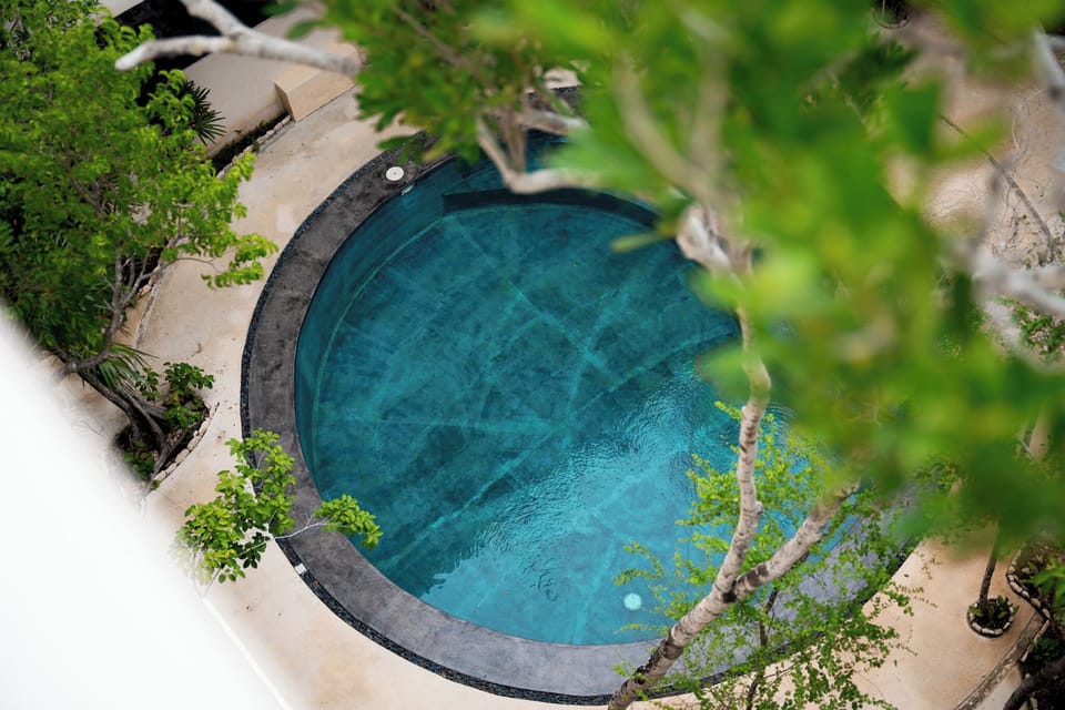 2 outdoor pools