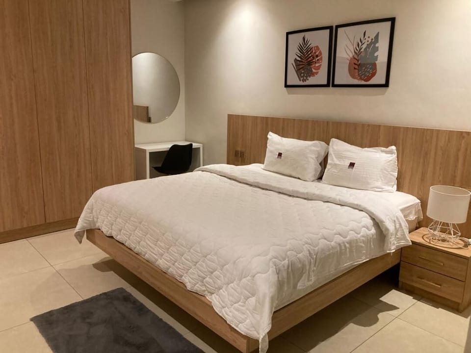 Iron/ironing board, WiFi (free)