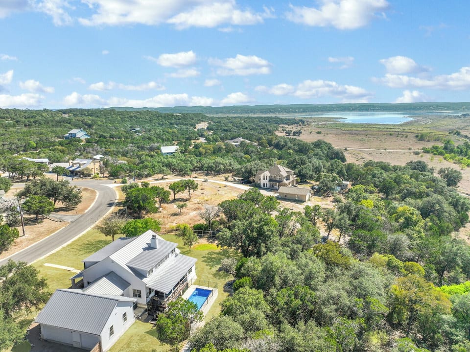 Aerial view of the property in proximity to the lake