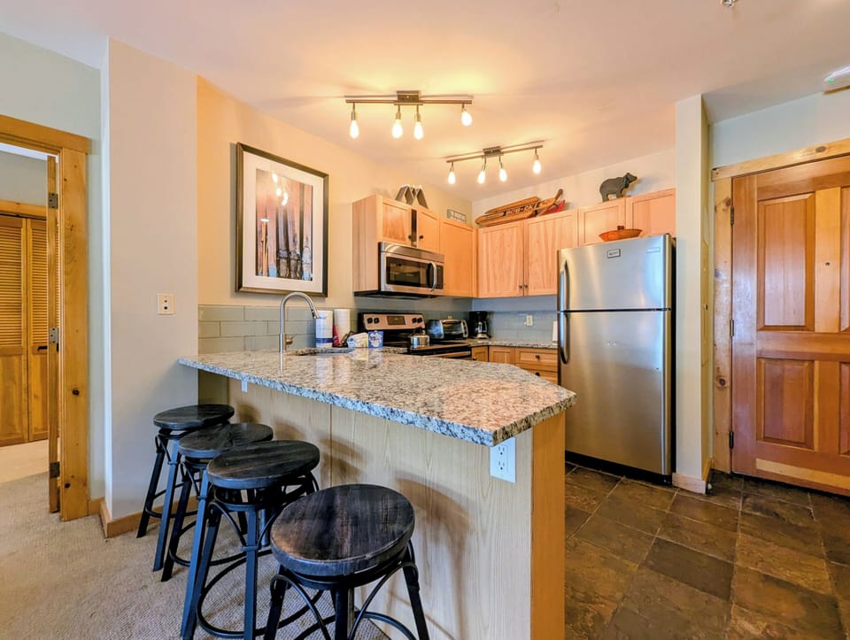 4 seater kitchen bar