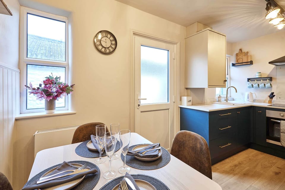 Daisy Cottage, Masham - Host & Stay