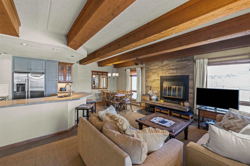 【Living Room — Lounge】Queen sleeper sofa + TV — après movie night for the crew | Listed with @BookTraverse