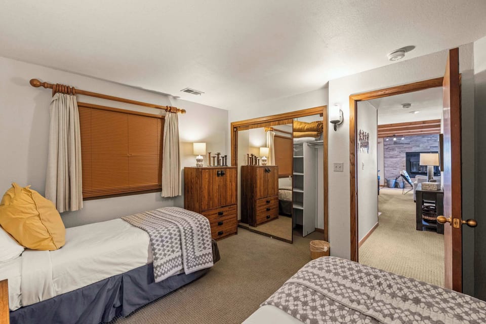 【Bedroom 2 — Wider】Twin room alt angle — adjacent to the second full bath