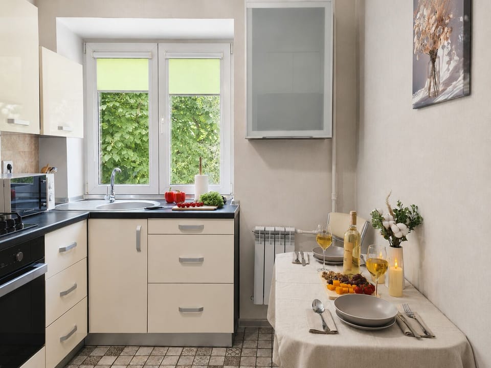 Classic Apartment, Balcony, Courtyard View | Private kitchen | Electric kettle, griddle, cleaning supplies, paper towels